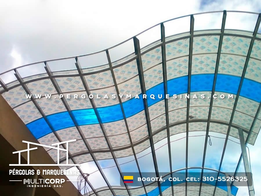 Domo en policarbonato acrílico curvo para patio tipo claraboya en Bogotá, Colombia. Multicorp Ingeniería SAS. Domo en policarbonato acrílico curvo para patio tipo claraboya en Bogotá, Colombia. Multicorp Ingeniería SAS.