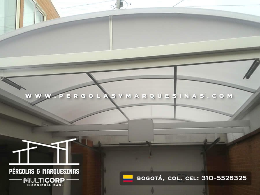 Domo en policarbonato curvo para parqueadero, cochera y cubierta en Bogotá, Colombia. Multicorp Ingeniería SAS. Domo en policarbonato curvo para parqueadero, cochera y cubierta en Bogotá, Colombia. Multicorp Ingeniería SAS.