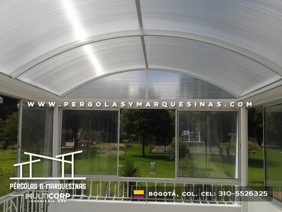 Domo en policarbonato y vidrio cerrado para terraza, balcón y jardín en Bogotá, Colombia. Multicorp Ingeniería SAS. Domo en policarbonato y vidrio cerrado para terraza, balcón y jardín en Bogotá, Colombia. Multicorp Ingeniería SAS.