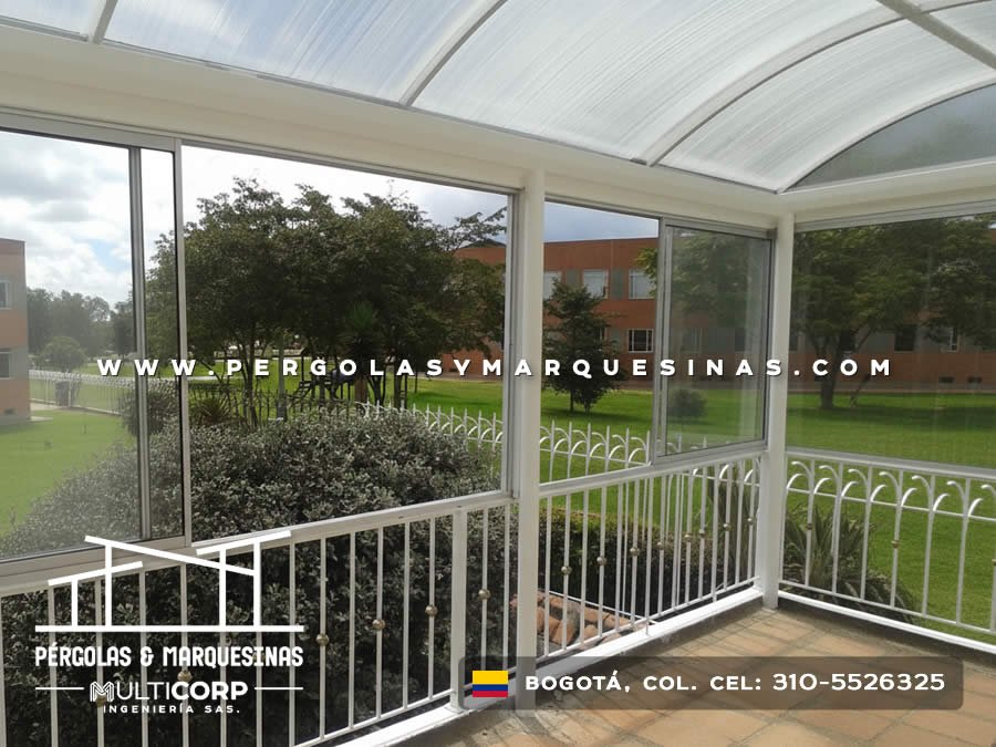 Domo en policarbonato y vidrio para terraza cerrada y jardín residencial en Bogotá, Colombia. Multicorp Ingeniería SAS. Domo en policarbonato y vidrio para terraza cerrada y jardín residencial en Bogotá, Colombia. Multicorp Ingeniería SAS.