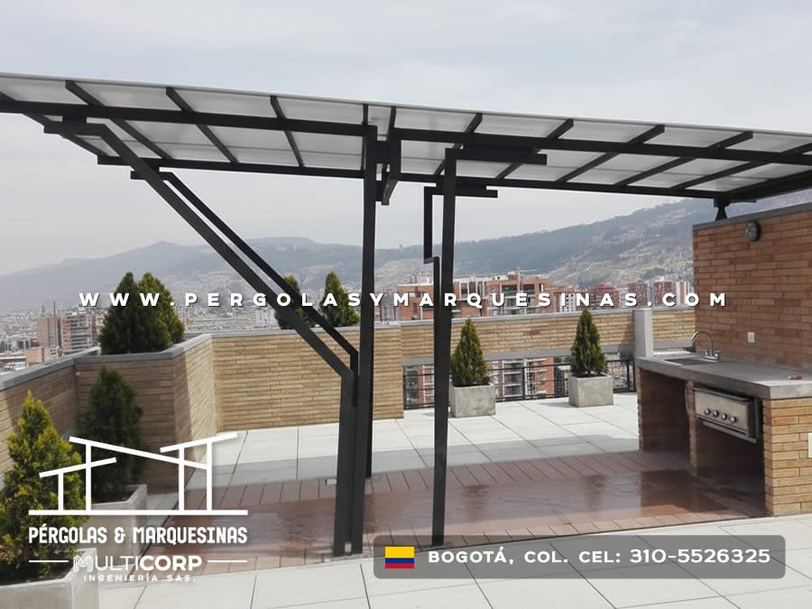 Pérgola metálica en acero negro con policarbonato para terraza BBQ residencial en Bogotá, Colombia. Multicorp Ingeniería SAS. Pérgola metálica en acero negro con policarbonato para terraza BBQ residencial en Bogotá, Colombia. Multicorp Ingeniería SAS.
