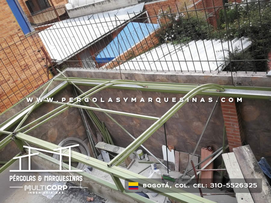 Estructura metálica para pérgola de terraza en Bogotá, Colombia. Multicorp Ingeniería SAS. Estructura metálica para pérgola de terraza en Bogotá, Colombia. Multicorp Ingeniería SAS.