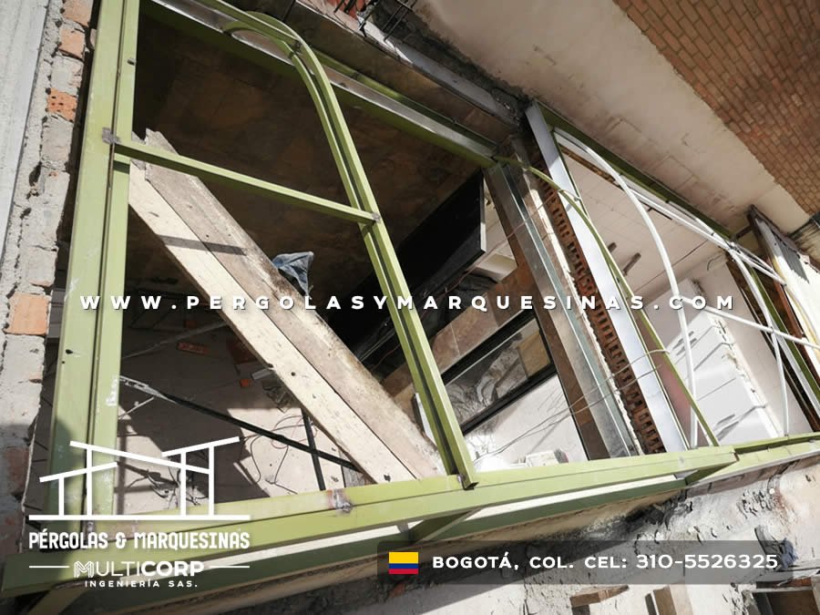 Estructura de techo metálico para construcción de patio residencial en Bogotá, Colombia. Multicorp Ingeniería SAS. Estructura de techo metálico para construcción de patio residencial en Bogotá, Colombia. Multicorp Ingeniería SAS.