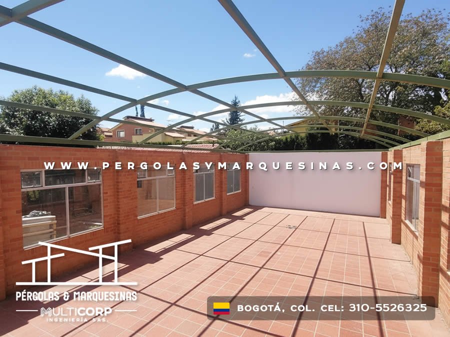 Armazón metálico arqueado sin cerramiento en terraza con enchape y ventanas de vidrio en Bogotá, Colombia. Multicorp Ingeniería SAS. Armazón metálico arqueado sin cerramiento en terraza con enchape y ventanas de vidrio en Bogotá, Colombia. Multicorp Ingeniería SAS.