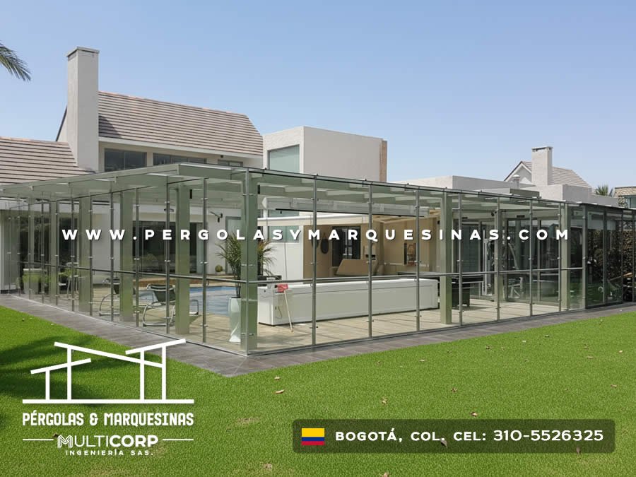 Cerramiento completo de vidrio con estructura metálica para área social con piscina en Bogotá, Colombia. Multicorp Ingeniería SAS. Cerramiento completo de vidrio con estructura metálica para área social con piscina en Bogotá, Colombia. Multicorp Ingeniería SAS.