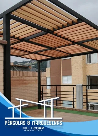 Pérgola metálica con estructura en acero pintado y  cubierta de madera para terrazas en Bogotá, Colombia. Multicorp Ingeniería SAS.