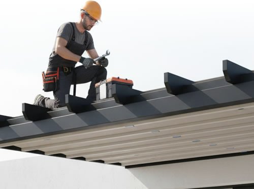 Diseño, fabricación, instalación y mantenimiento de puertas y cortinas enrollables metálicas para un máximo aprovechamiento del espacio. Eléctricas y automáticas en Bogotá, Colombia. Grupo Metálicas.Co