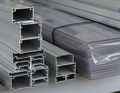 Calidad garantizada siempre en materiales de calidad para la construcción de pérgolas metálicas y marquesinas corredizas en Bogotá, Colombia. Multicorp Ingeniería SAS.