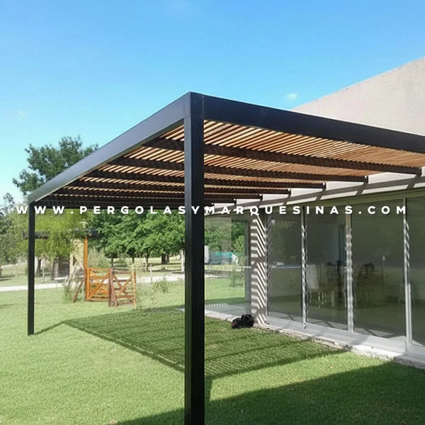 Diseños únicos y soluciones innovadoras para pérgolas metálicas y marquesinas corredizas en Bogotá, Colombia. Multicorp Ingeniería SAS.