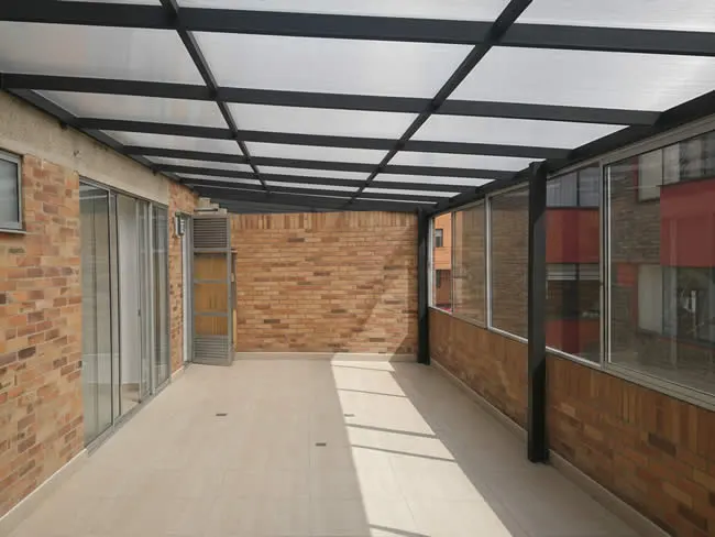Fabricación de pérgolas metálicas para patios y jardines en Bogotá, Colombia. Multicorp Ingeniería SAS.