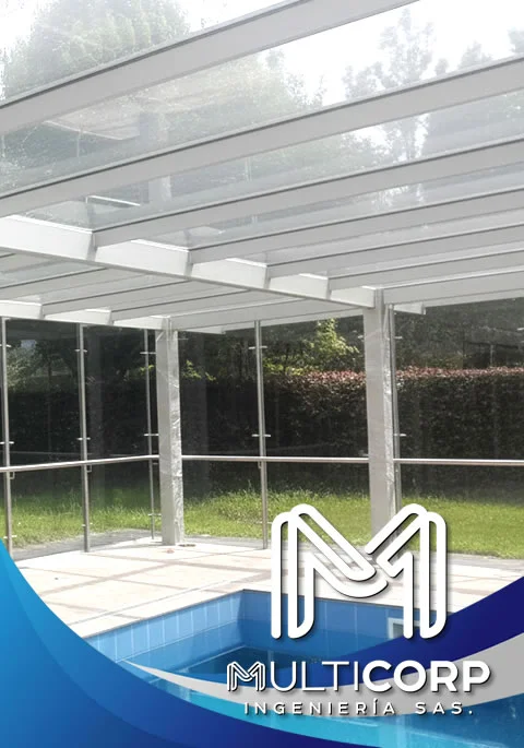Cerramientos en vidrio templado y perfiles en aluminio para estructuras de pérgolas metálicas en Bogotá y Colombia. Multicorp Ingeniería SAS.