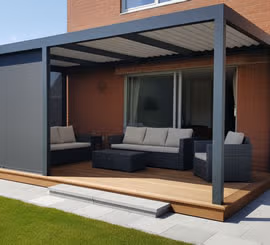 Pérgolas, marquesinas y domos retráctiles para patios, jardines y terrazas de casas modernas en Bogotá, Colombia. Multicorp Ingerniería SAS.