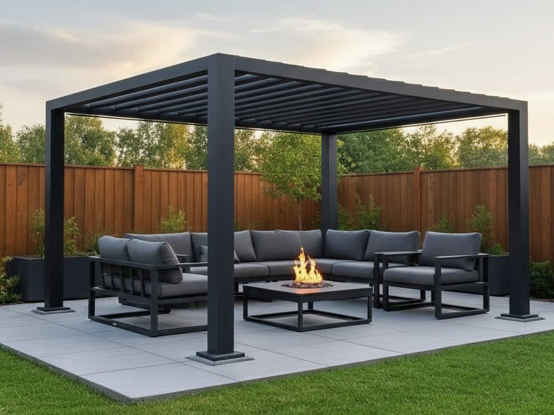 Cubierta retráctil para protección de terrazas sobre pérgola metálica en Bogotá, Colombia. Multicorp Ingeniería SAS.